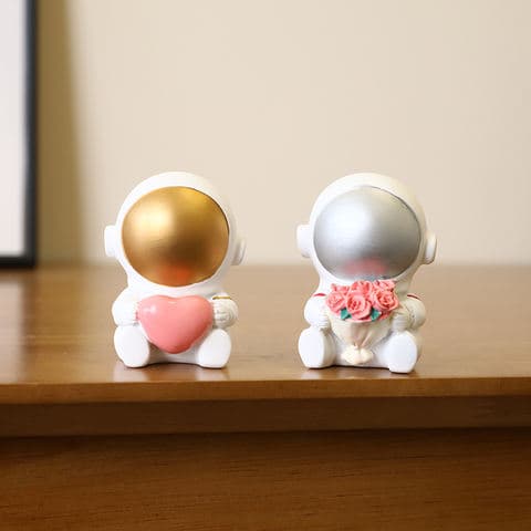 High Quality Space Themed Resin Astronaut Figurine Collectible Desk Decor Sci Fi Gift Home Office Art Sculpture